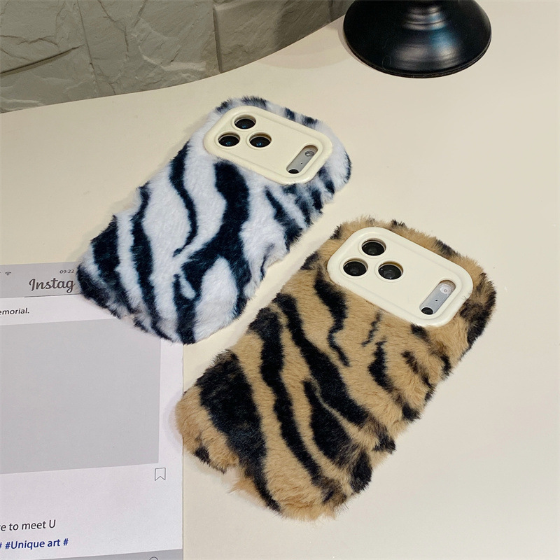豪華なゼブラ柄ふわふわプラッシュスマホケース iPhone  - Phone Cases For Iphone 12 Pro Max のレビューと価格