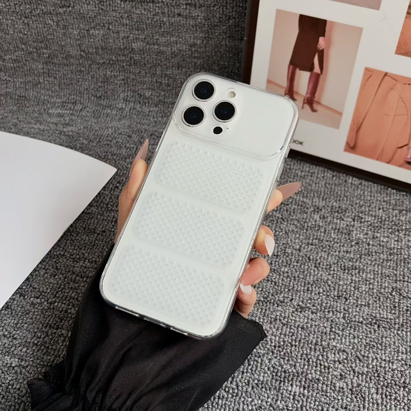冷却放熱超薄キャンディカラーiPhone 15 16 17  - Heat Dissipation Case のレビューと価格
