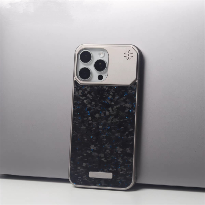 iPhone 16ProMax用カーボンファイバー製ボーダー - Heat Dissipation Case のレビューと価格